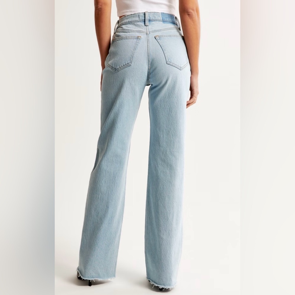 Abercrombie & Fitch Light Blue 90s Relaxed high rise jeans - Picture 2 of 10